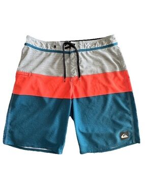 Quiksilver DryFlight 4 Way Stretch Boardshorts 34 Surf Swim Trunks Beach